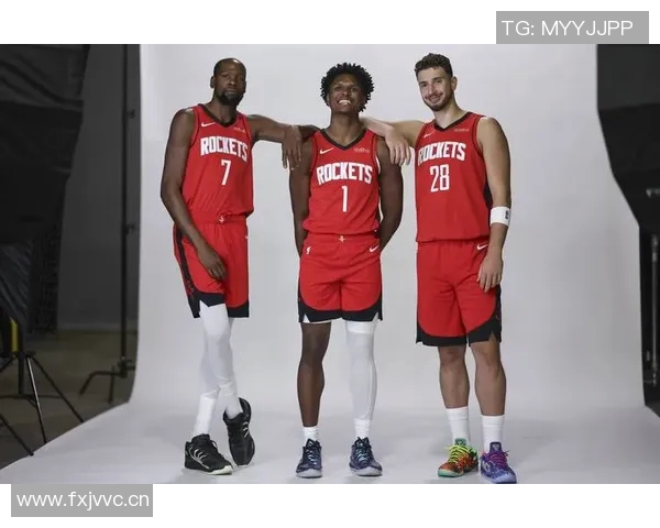 火箭队与勇士宿敌对决战绩汇总与战术比较